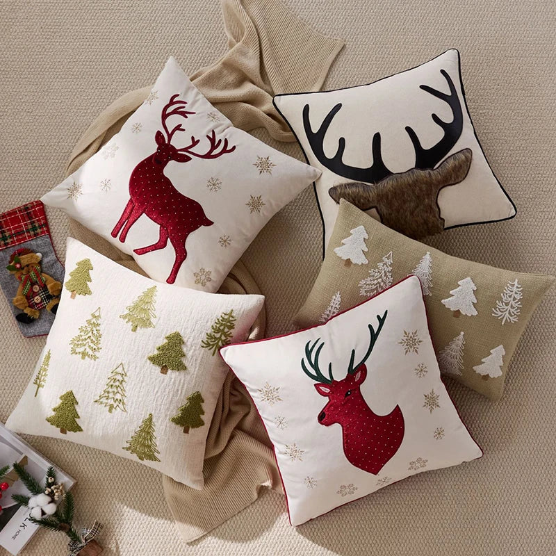 Reindeer Tufted Cushion Cover – Rustic Holiday Charm